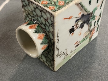 Een Chinese famille verte theebus, Kangxi